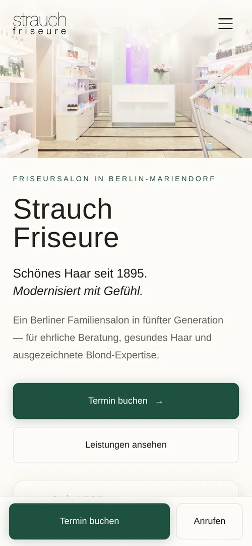 Startseite auf dem Telefon: Salonbild, Überschrift „Strauch Friseure“ und die Schaltfläche „Termin buchen“